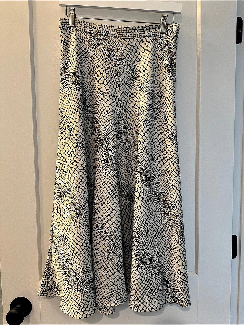 Banana Republic Animal Print Maxi Skirt Black & White Size 6 Like New